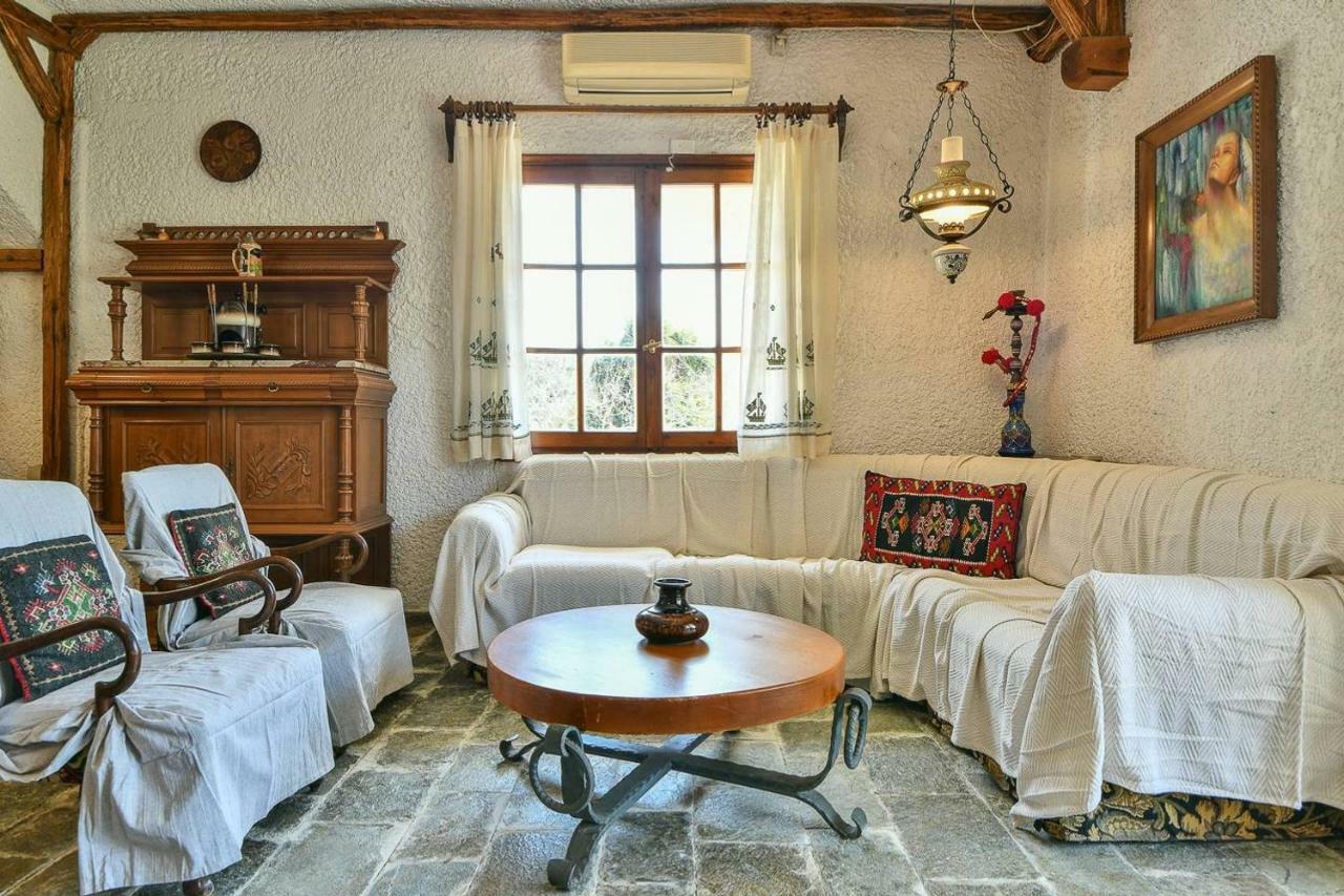 Light-Filled Home With Garden Near Beach 阿纳维索斯 外观 照片