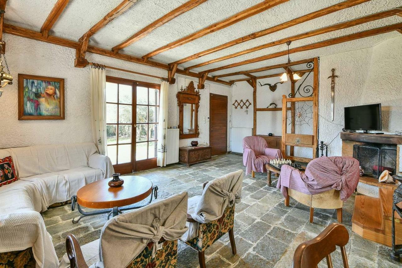 Light-Filled Home With Garden Near Beach 阿纳维索斯 外观 照片