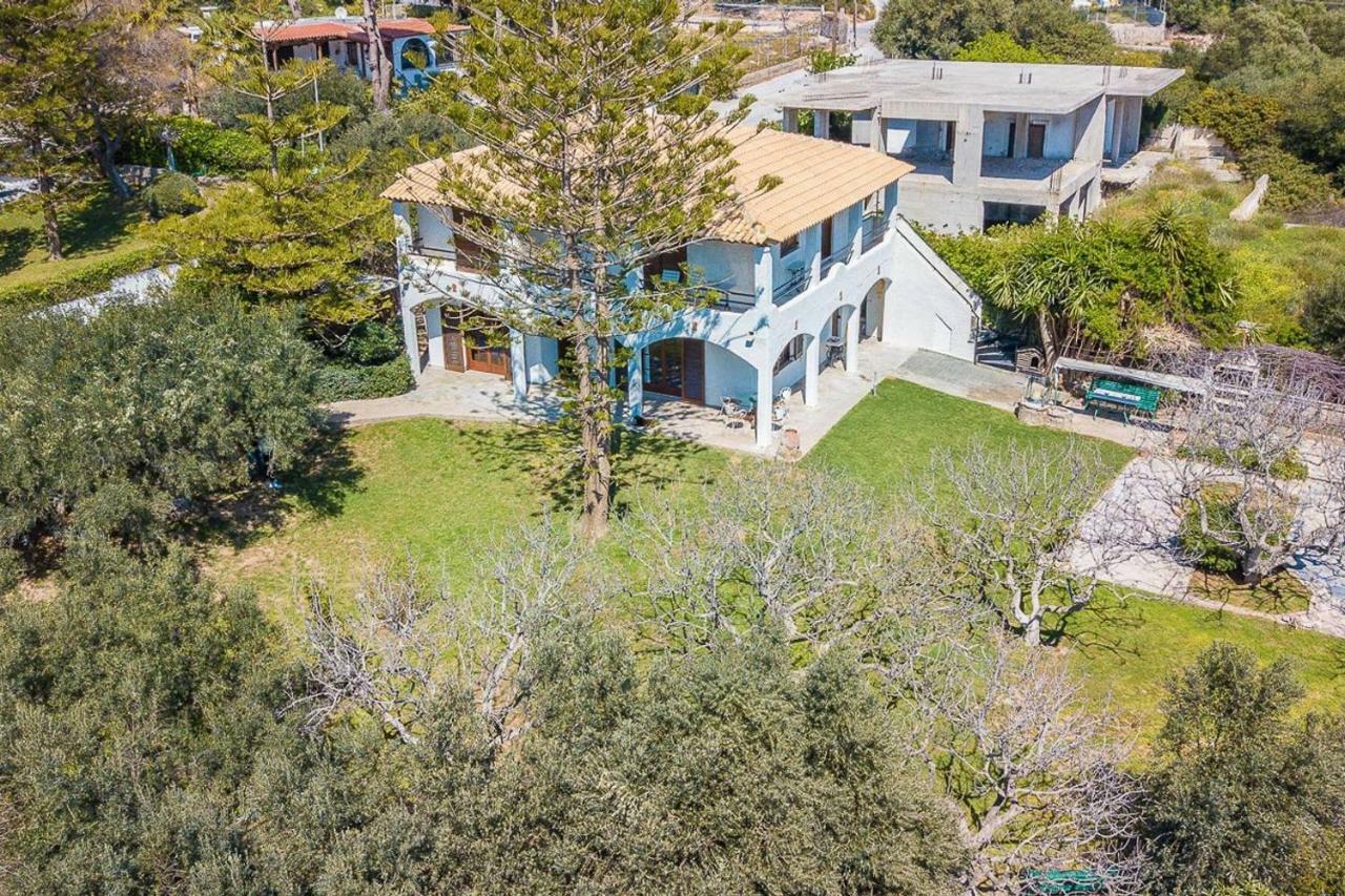 Light-Filled Home With Garden Near Beach 阿纳维索斯 外观 照片
