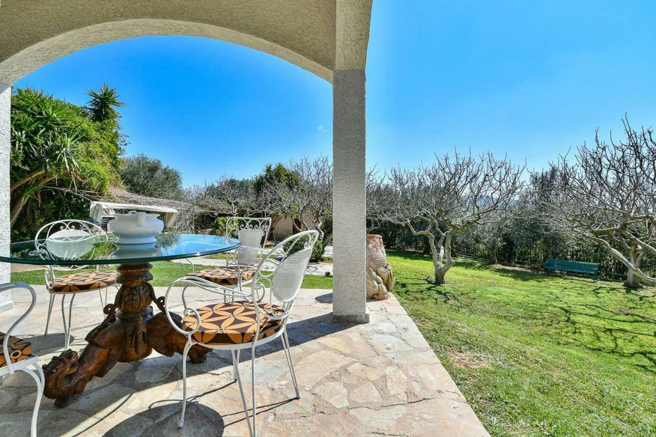 Light-Filled Home With Garden Near Beach 阿纳维索斯 外观 照片