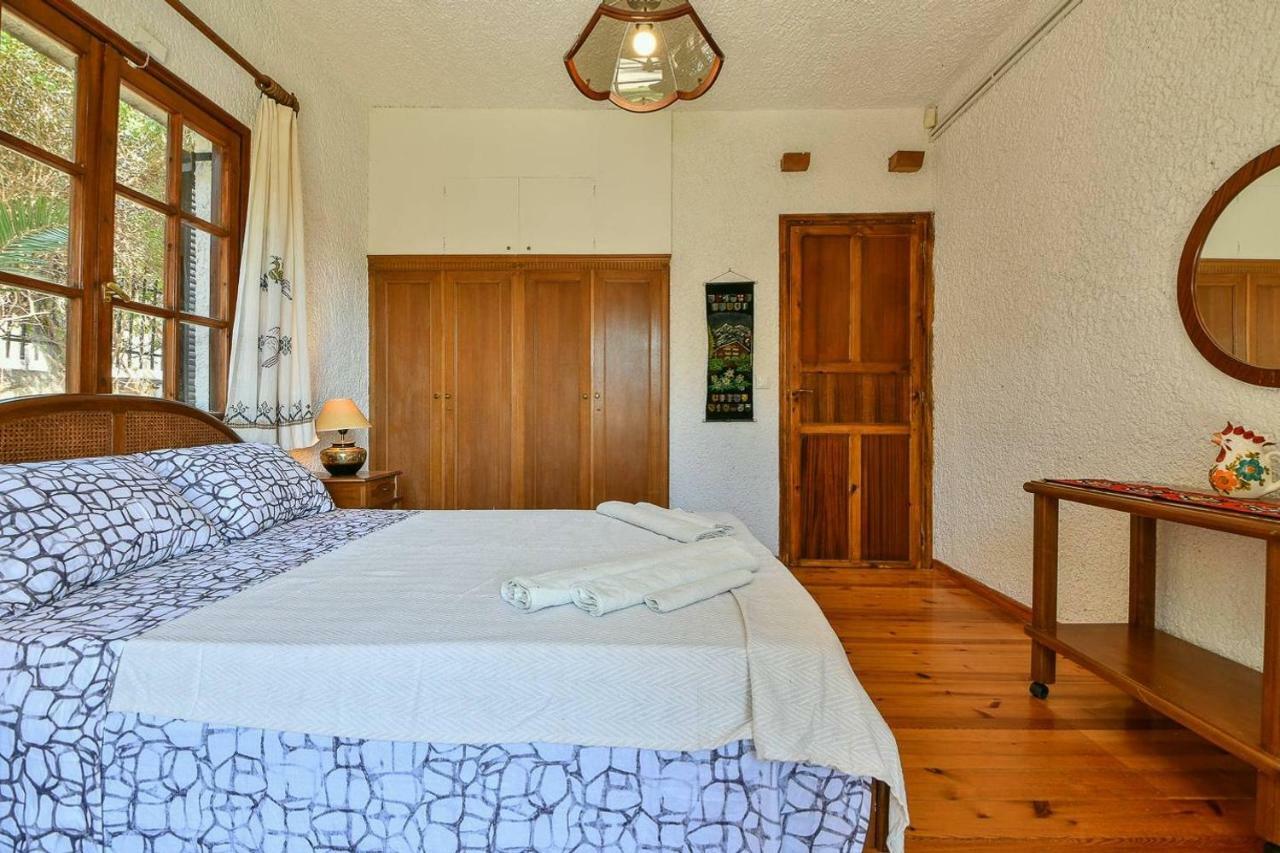 Light-Filled Home With Garden Near Beach 阿纳维索斯 外观 照片
